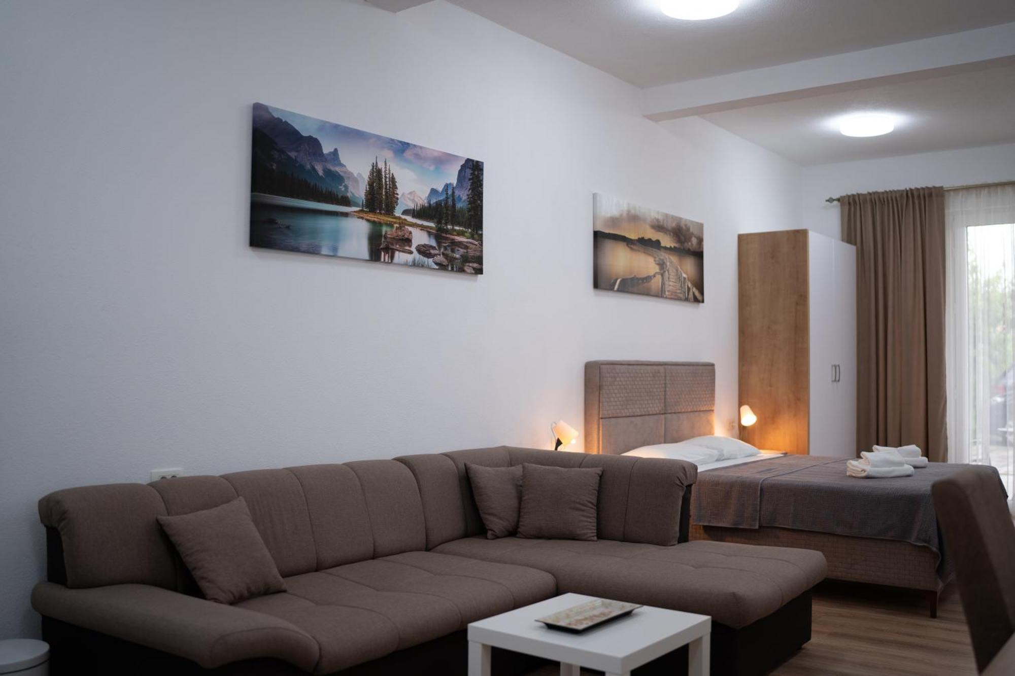 Dane Apartment Airport Podgorica Mitrovica Kültér fotó