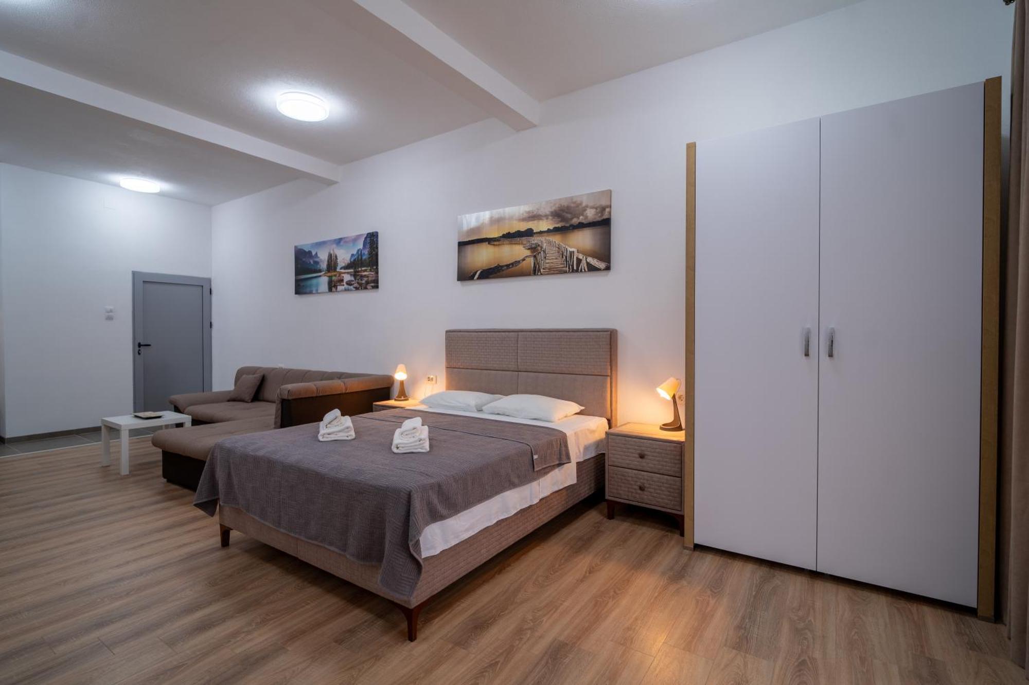 Dane Apartment Airport Podgorica Mitrovica Kültér fotó