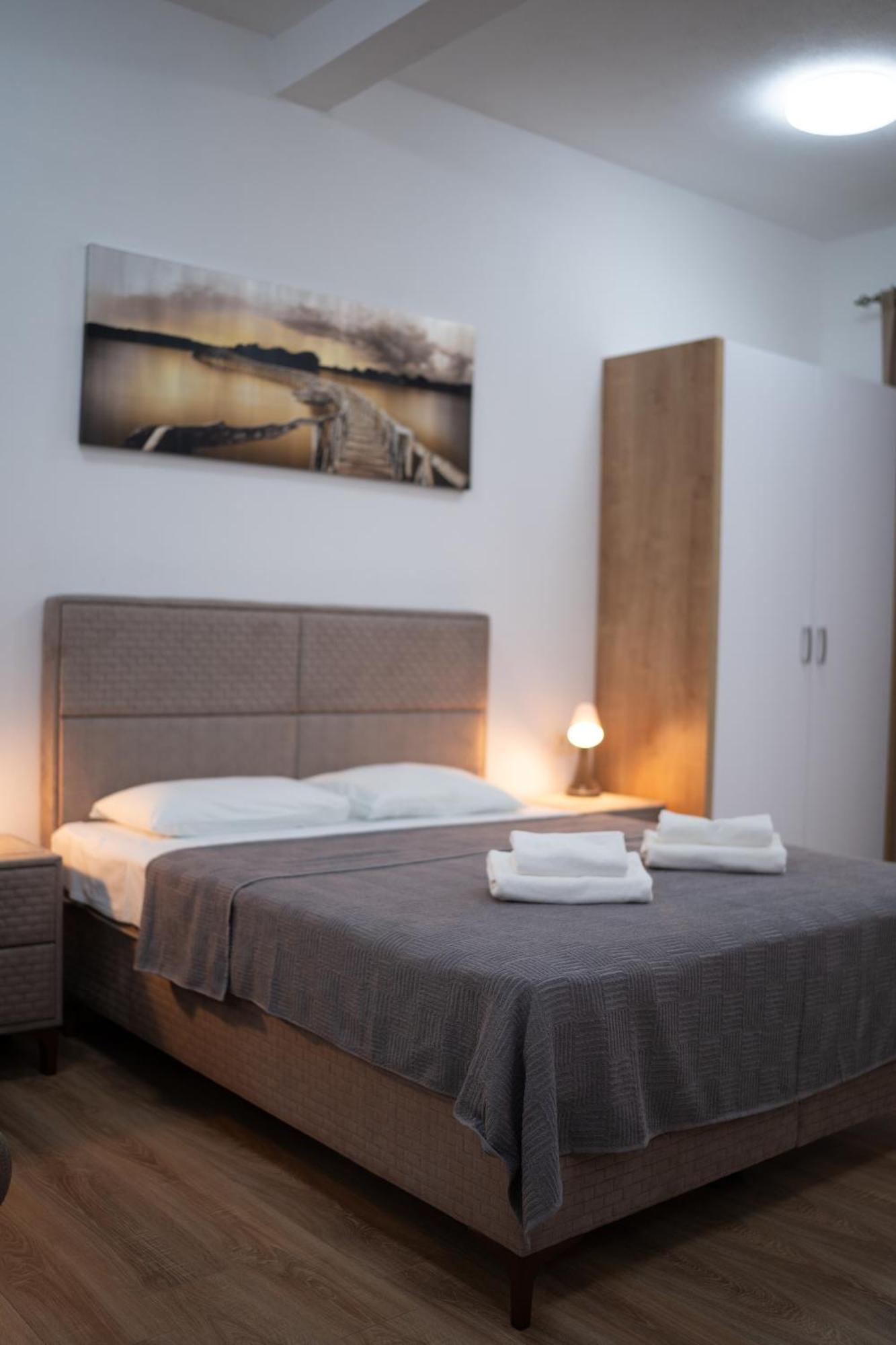 Dane Apartment Airport Podgorica Mitrovica Kültér fotó