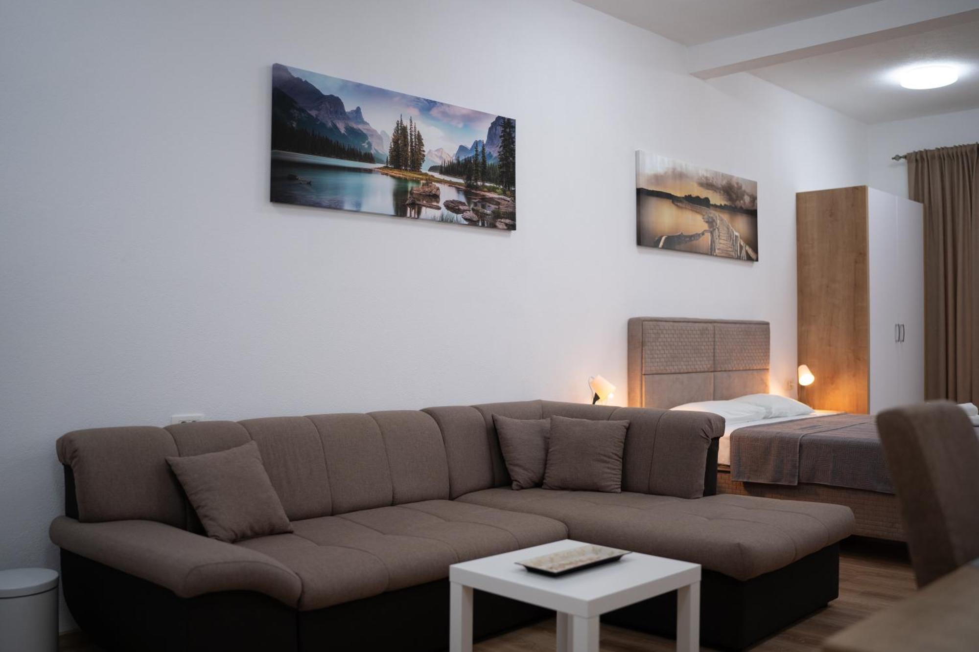 Dane Apartment Airport Podgorica Mitrovica Kültér fotó
