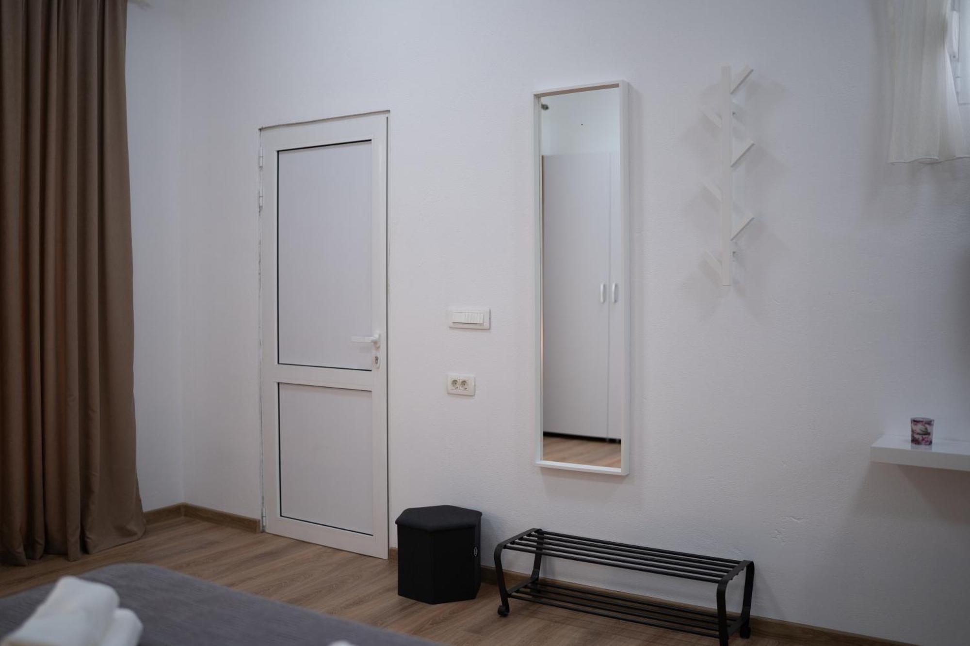 Dane Apartment Airport Podgorica Mitrovica Kültér fotó